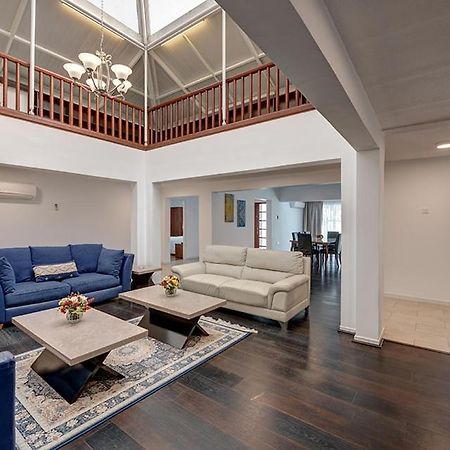 J5 Four Bedroom Villa Holiday Home In Al Wasl For Families Only Dubaï Extérieur photo