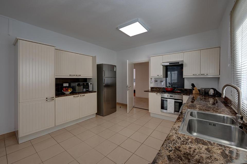 J5 Four Bedroom Villa Holiday Home In Al Wasl For Families Only Dubaï Extérieur photo